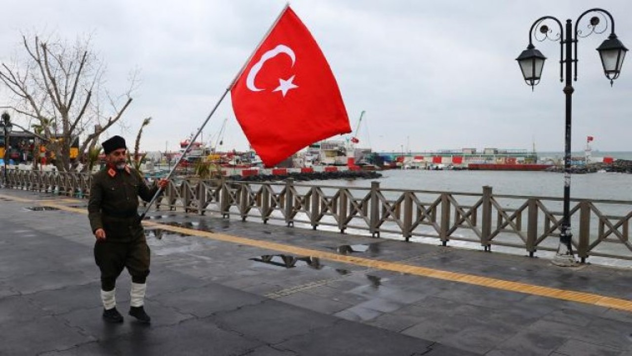 Şehitler için İstanbul'dan Çanakkale'ye yürüyor