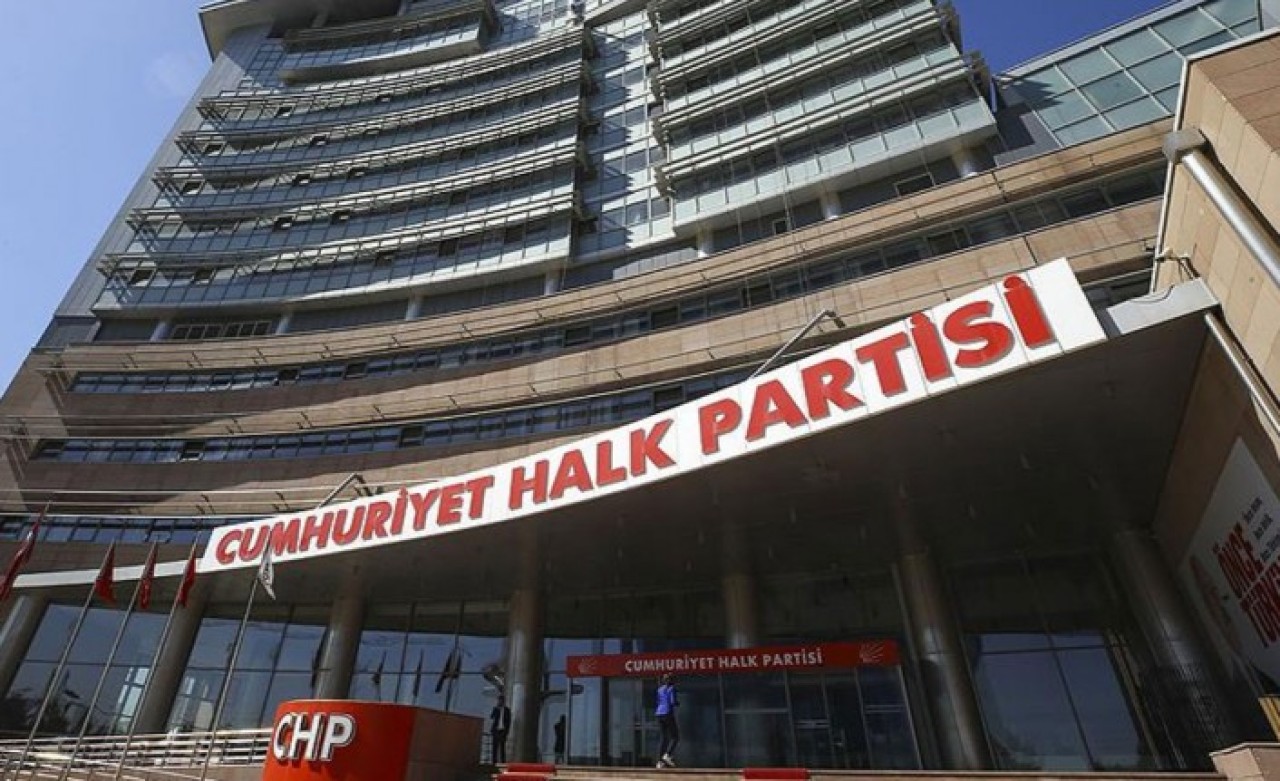 Trol ağını detaylarıyla ifşa etti! 200 kişilik ekip gündem belirliyor!