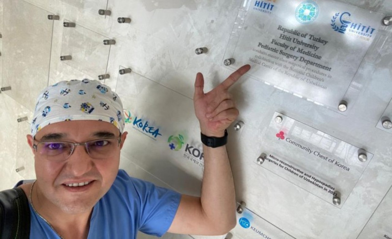 Türk cerrah 17 ülkede hekimleri eğitip çocuklara şifa dağıttı