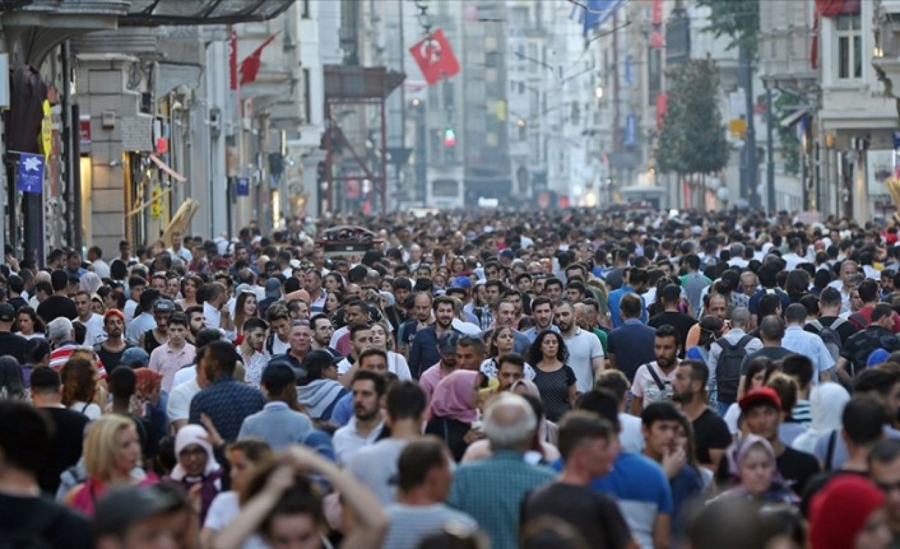 Türkiye'nin yeni nüfusu belli oldu: Bakın kaç kadın,  kaç erkek var?