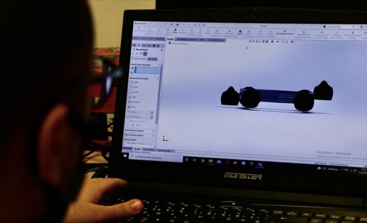 Üniversiteliler insansız su altı ve su üstü araç yarışmalarına hazırlanıyor