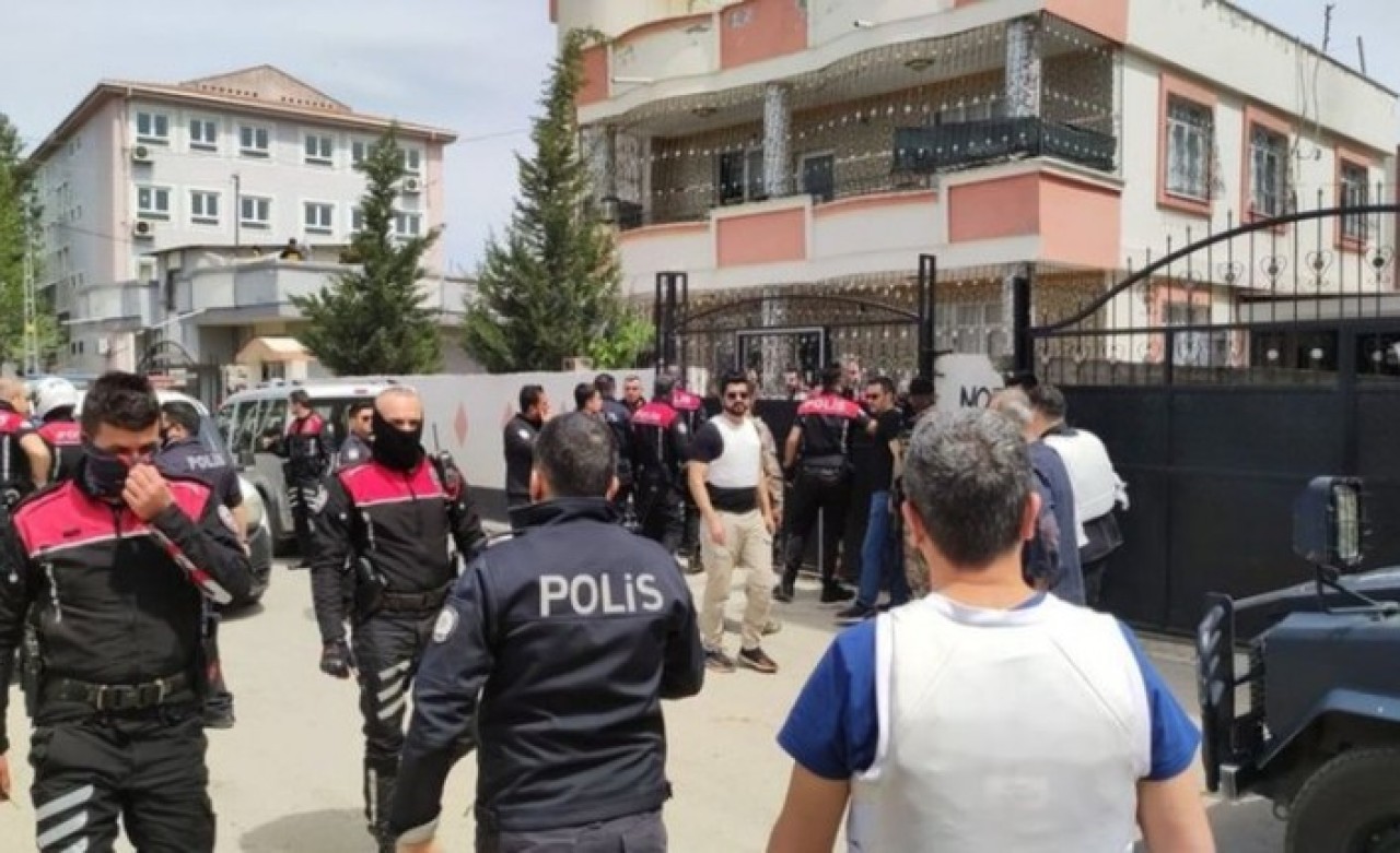 Adana'da korkunç olay: Uyuşturucu ticaretinden aranan Süleyman Işık polislere ateş açtı! Polis Hasan Arık göğsünden vuruldu