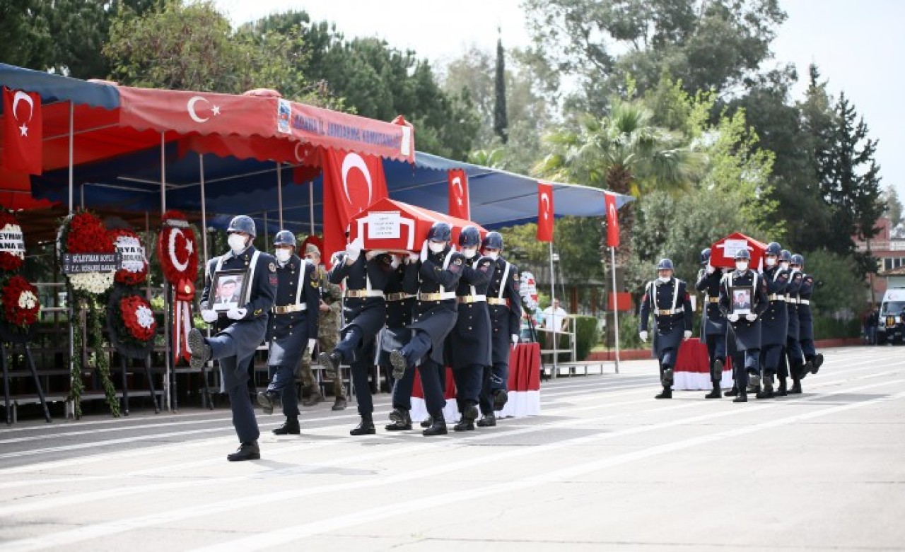 Adana'da şehit olan Astsubay Burak Şahin ve Uzman Çavuş Yusuf Avan için tören: Gözyaşları sel oldu