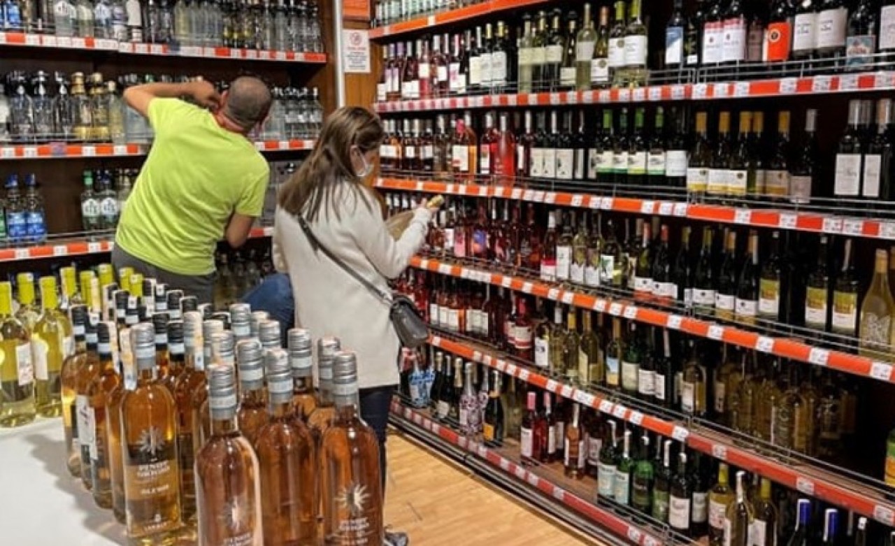 Alkollü içkilere yine zam geliyor