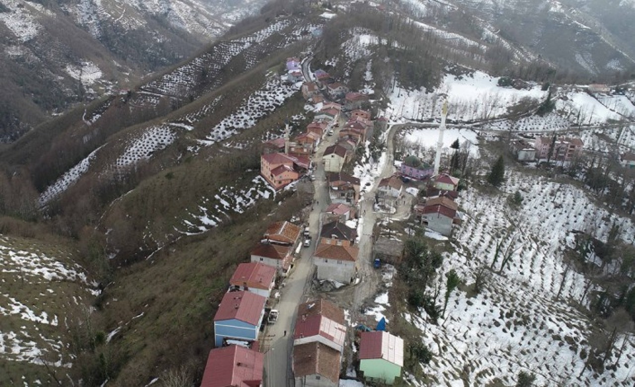 Burası Türkiye: Aynı caddenin iki yanında oruçlarını 1 dakika arayla açıyorlar