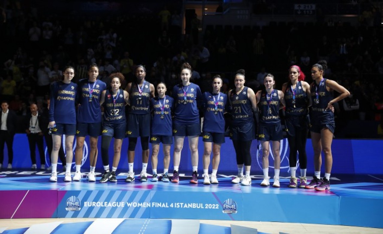 Fenerbahçeli oyuncuları final öncesi zehirlemişler!