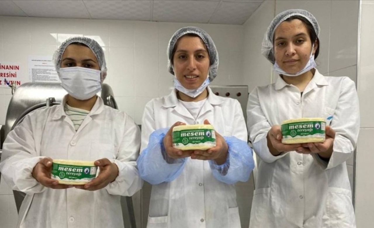 İzmir'de meslek edinen gençler ürettikleri tereyağıyla marka oldu