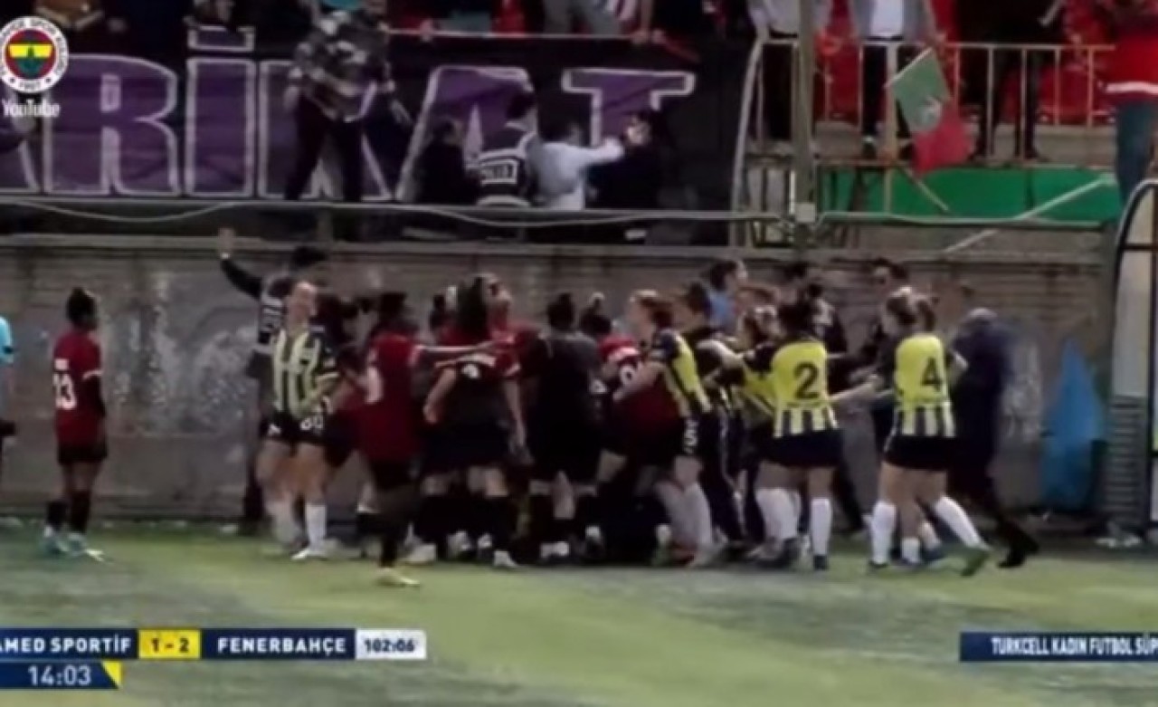 Kadınlar Futbol Ligi'nde Amed Sportif-Fenerbahçe maçında büyük kavga: Futbolcular tekme tokat birbirine girdi