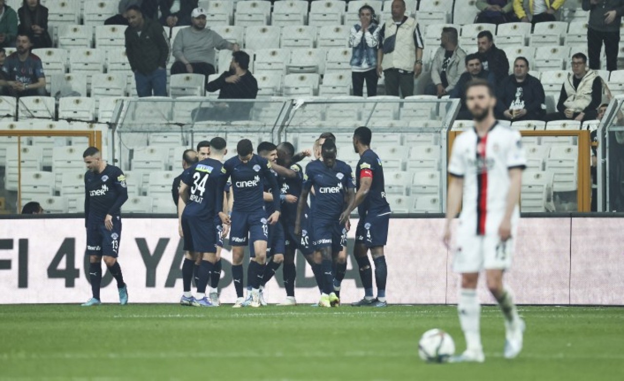 Kasımpaşa,  Beşiktaş'ı dağıttı!
