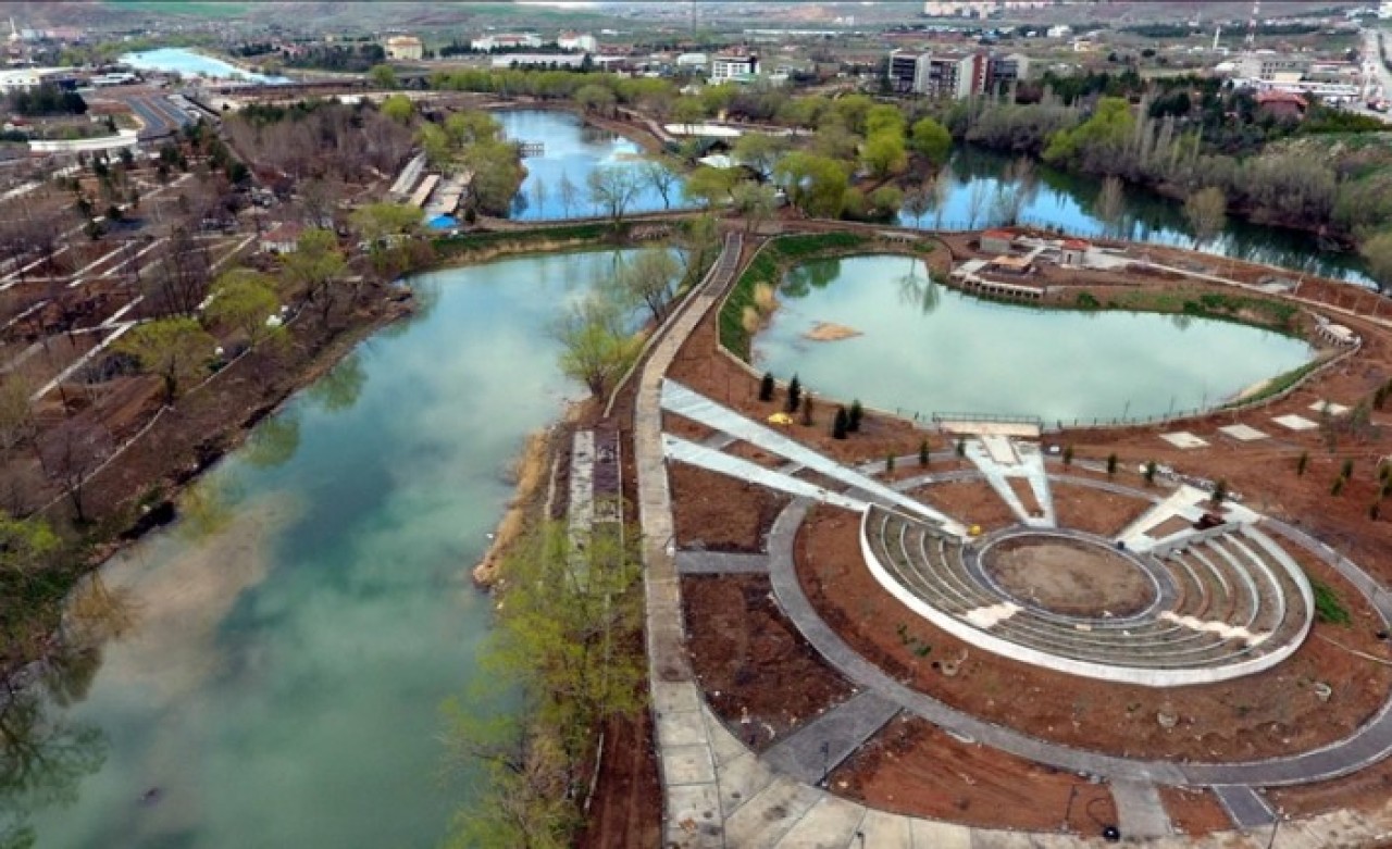 Kızılırmak kenarına inşa edilen Kırıkkale Millet Bahçesi'nde sona yaklaşıldı