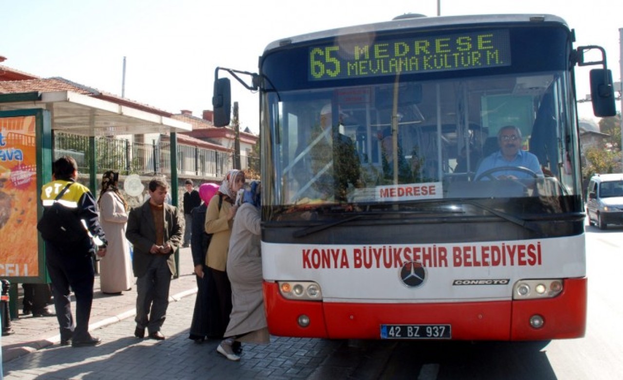 Konya'da toplu taşıma yabancı öğrenciler bedava,  yerlilere paralı: Belediyeden açıklama