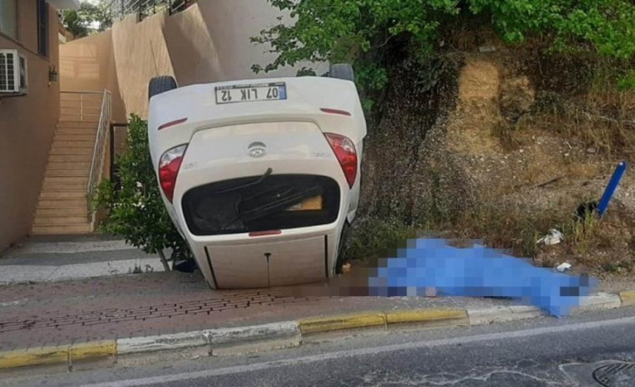 Manavgat'ta kaldırımda yürürken otomobil çarptı: Gülizar Tırkaz öldü