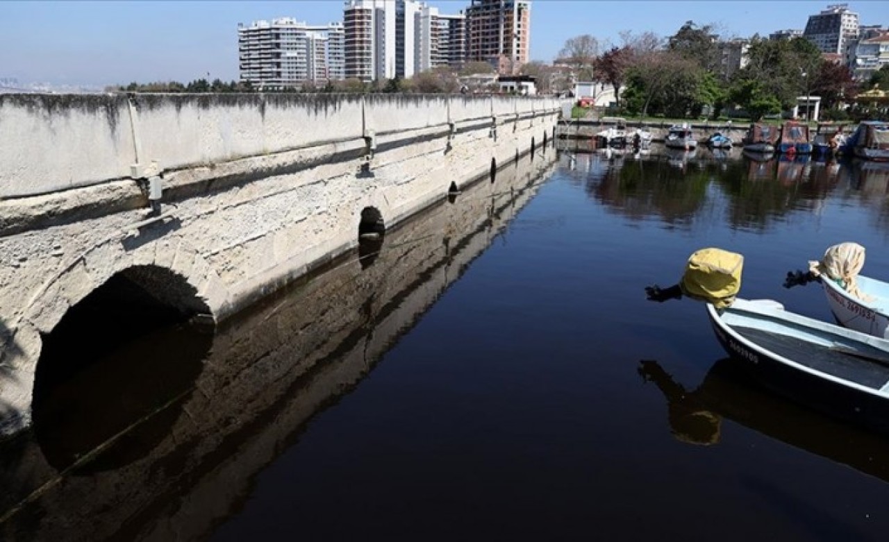Menekşe Deresi 'içine petrol dökülmüş gibi'