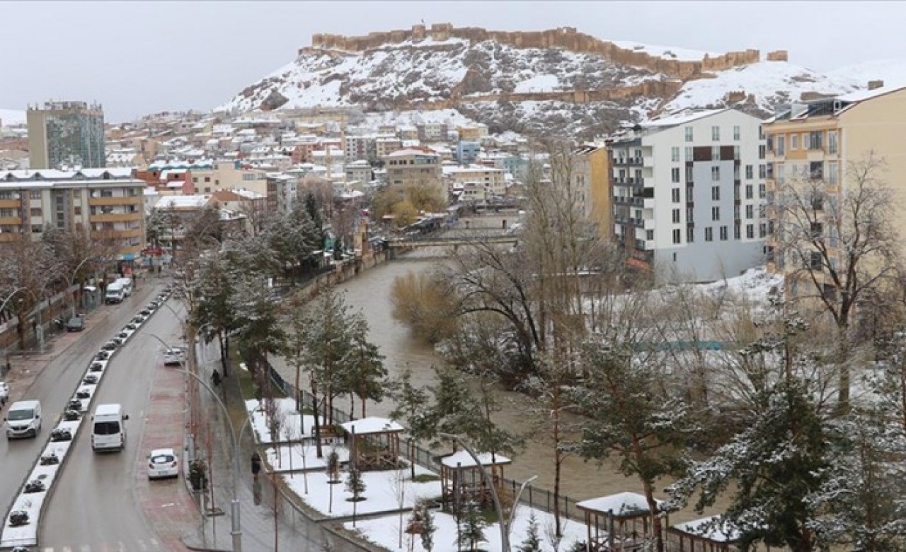 Meteoroloji şehirlerin adını tek tek sayarak uyardı: Soğuk var; yağmur da yağacak,  kar da!