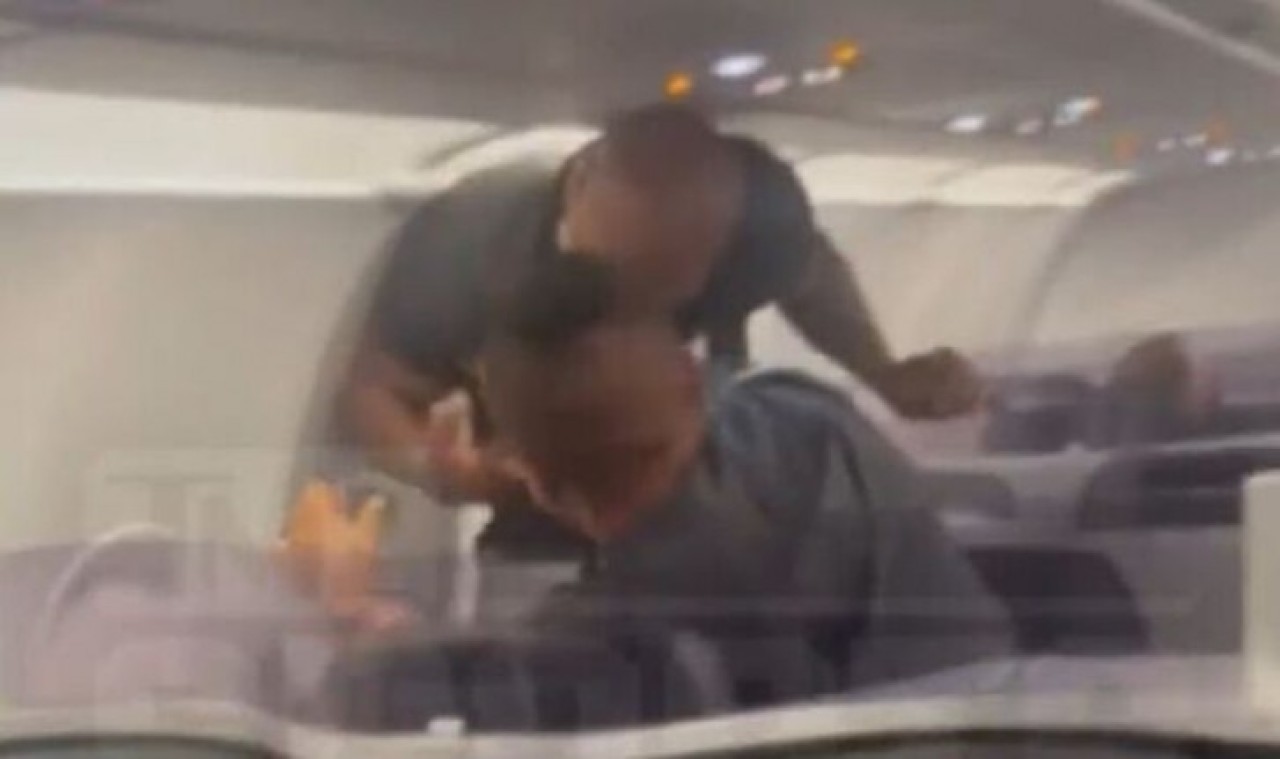 Mike Tyson,  yumruklarını yine konuşturdu: Hayranını feci dövdü