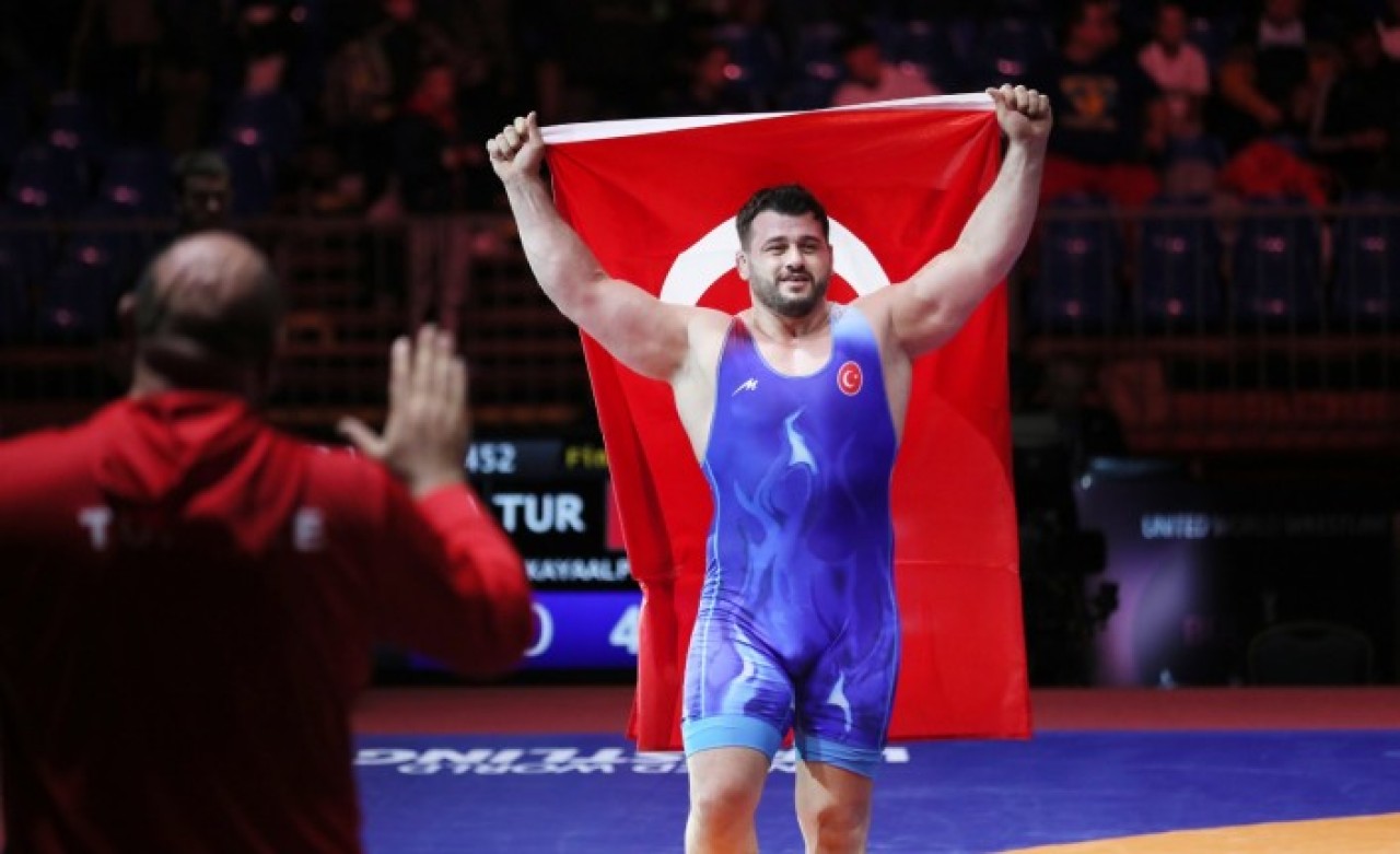 Milli güreşçi Rıza Kayaalp,  11. kez Avrupa şampiyonu oldu