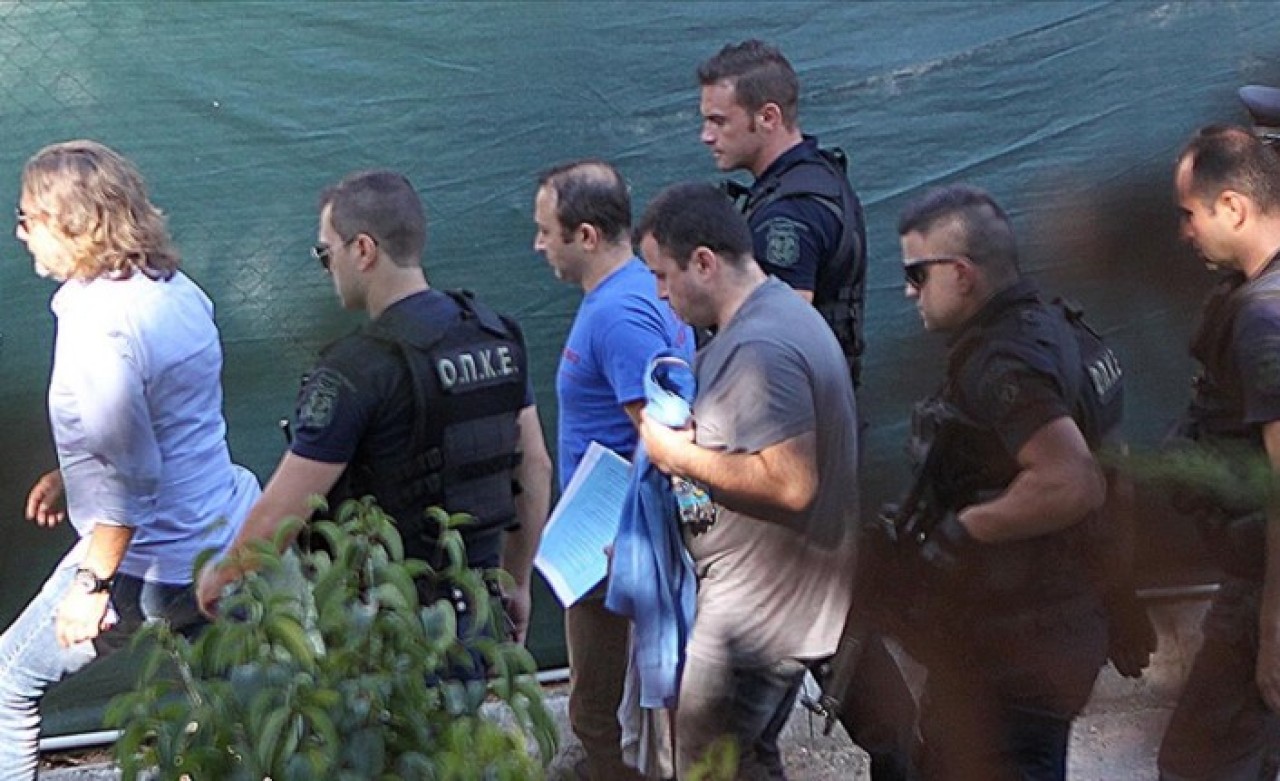 MİT gözlerini korkuttu: Yunanistan 8 FETÖ üyesi askere bakın ne yaptı?