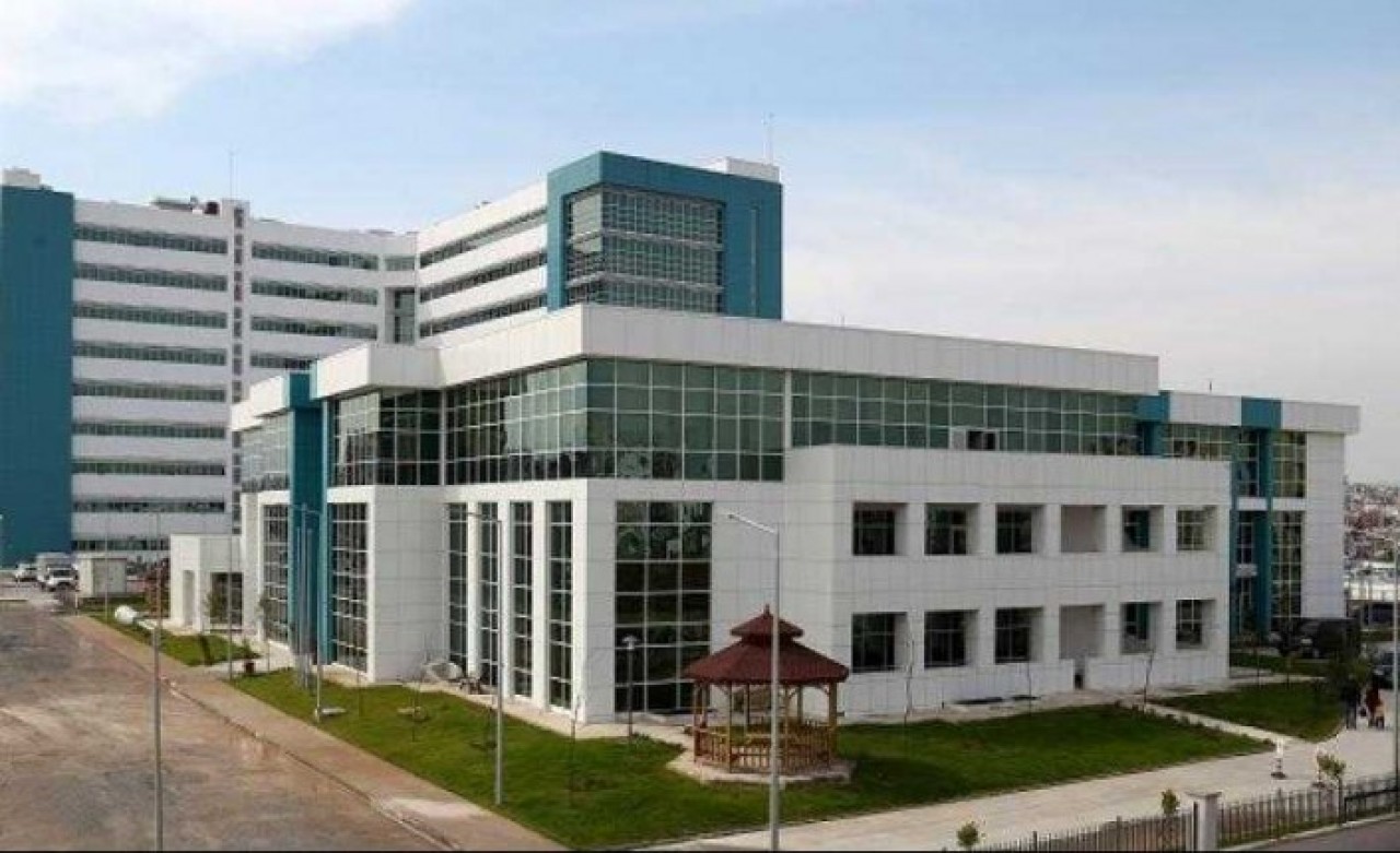 Sağlık merkezinde hastaların içeriye alınmadan muayene edildiği iddialarına inceleme