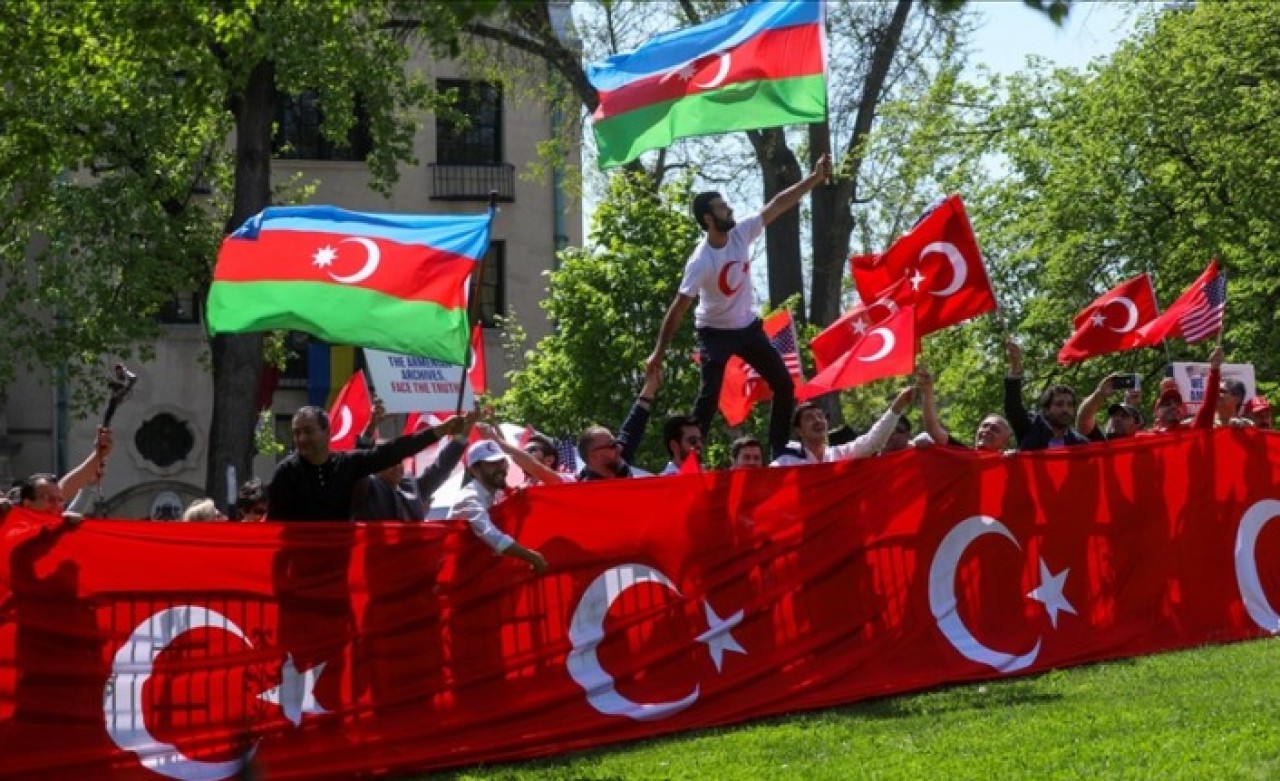Washington'da buluşan Türklerden şehit diplomatlara anma,  Ermeni iddialarına tepki