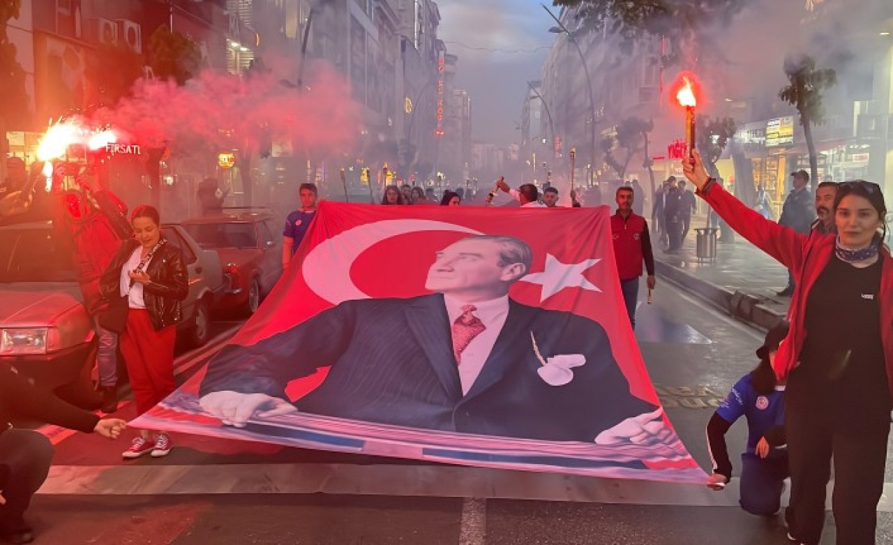 19 Mayıs coşkusu: Türkiye sabaha kadar uyumadı