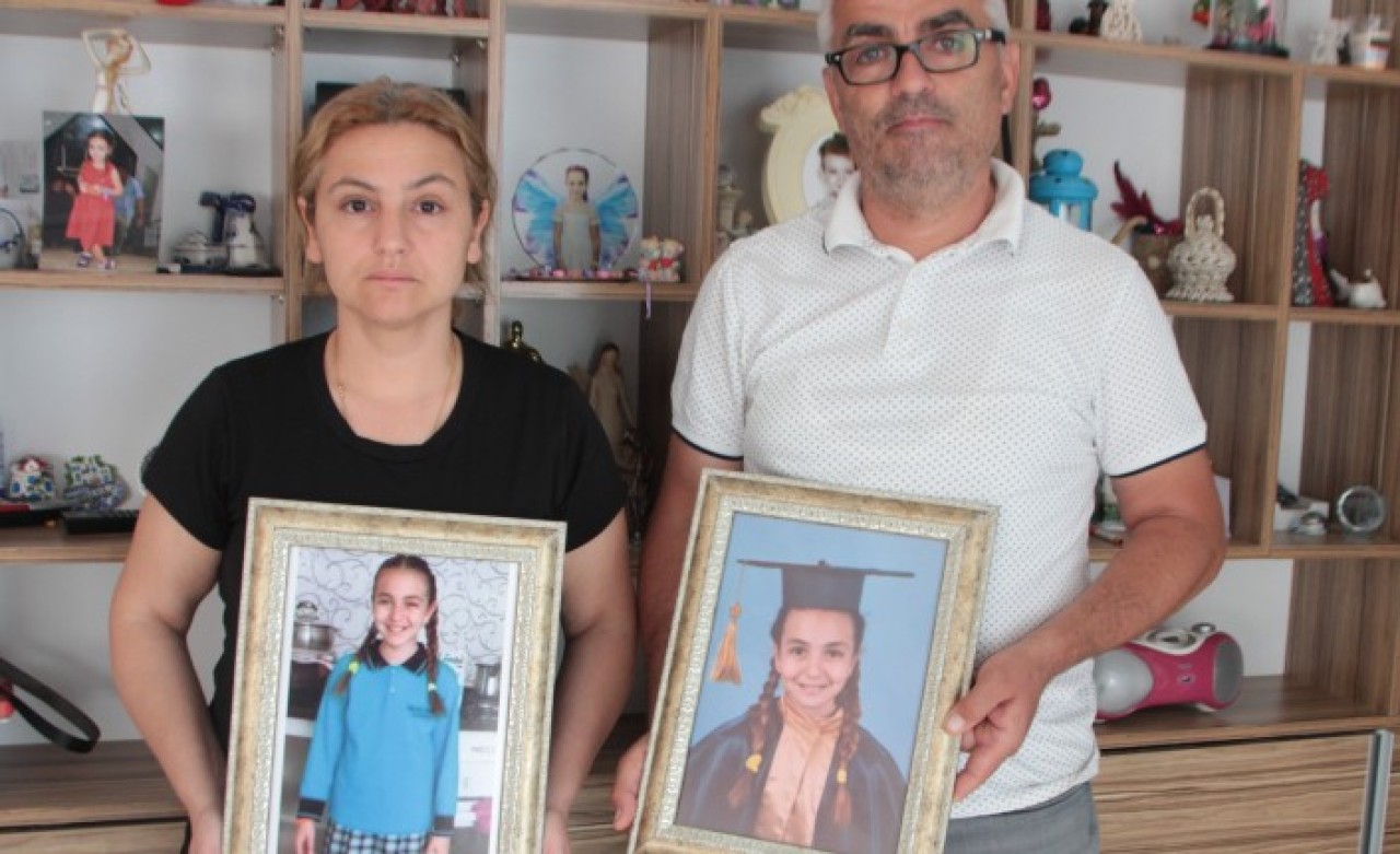 Antalya'da köpeklerden kaçarken ölen Mahra Melin Pınar'ın annesi Derya Pınar,  Gülbin Tosun'dan şikayetçi oldu