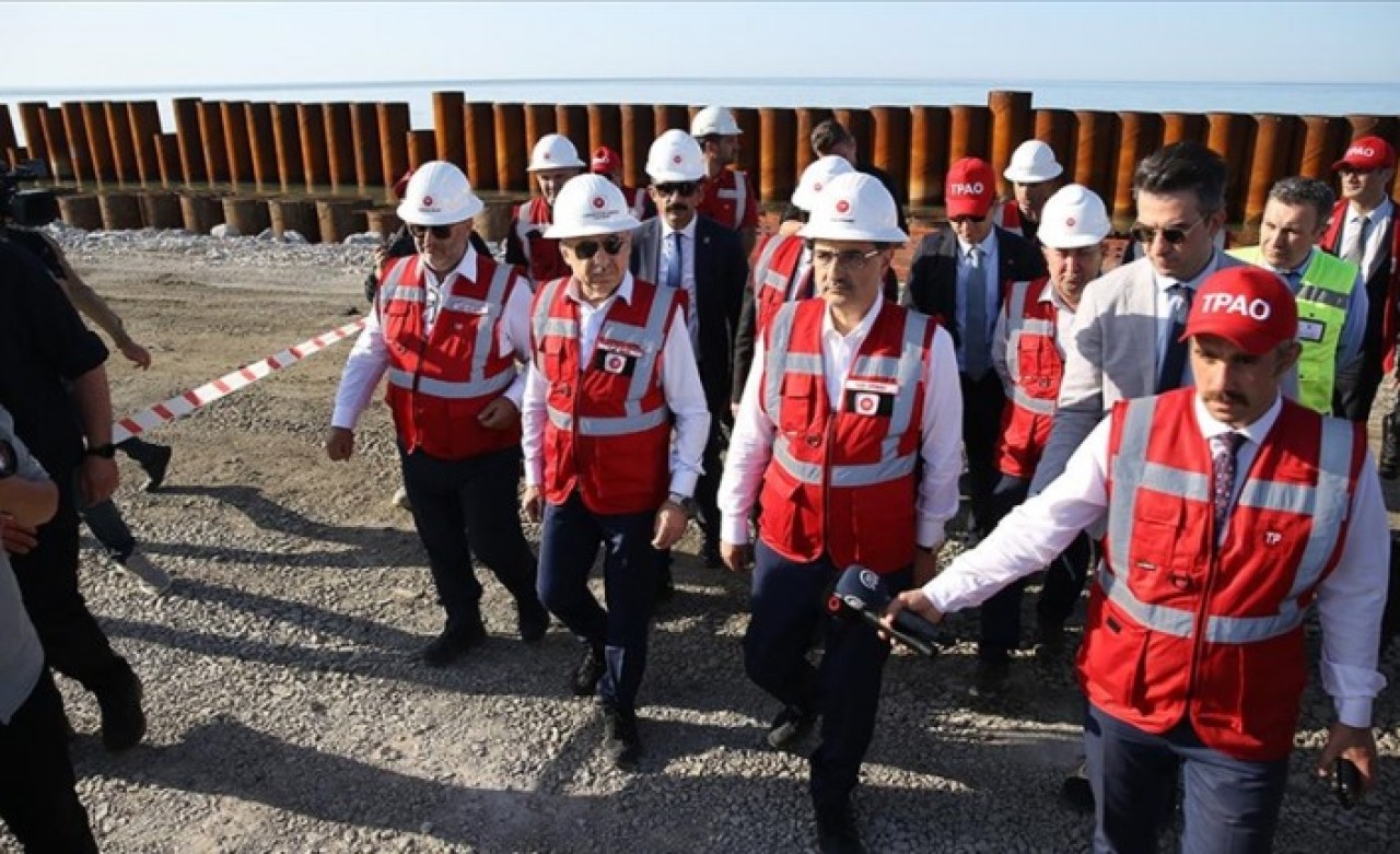 Bakan Dönmez,  Filyos Doğalgaz İşleme Tesisleri'nde çalışmaları inceledi
