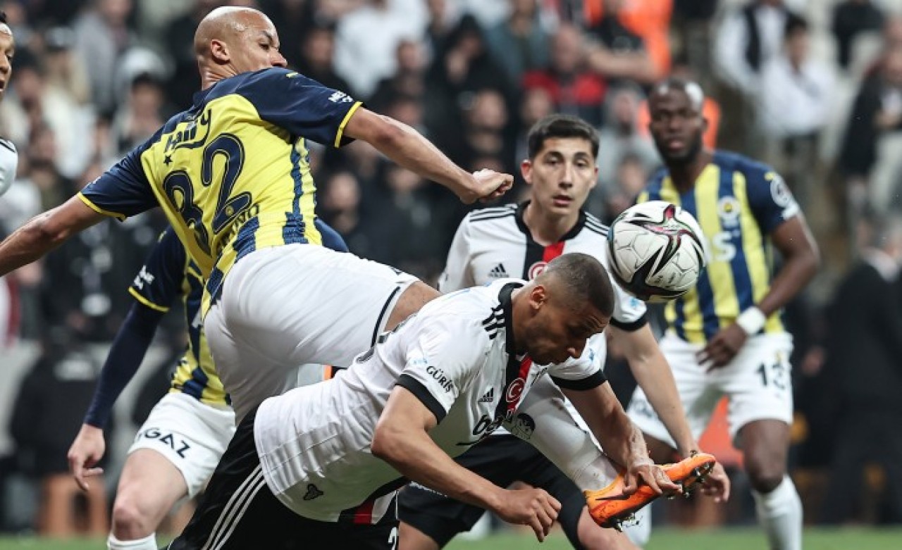Beşiktaş-Fenerbahçe derbisi nefes kesti