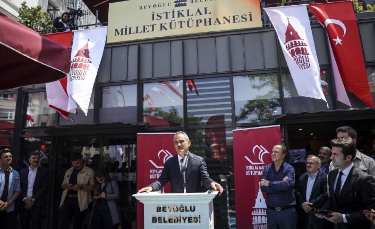 Beyoğlu'nda İstiklal Millet Kütüphanesi açıldı