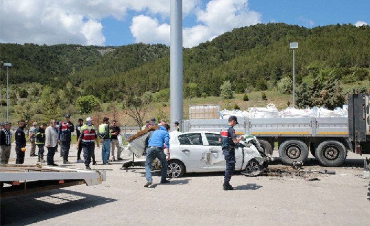 Bolu'da dinlenme tesisinde korkunç kaza: Şefika Azoğlu,  Emine Azoğlu ve Hasan Kısmet öldü