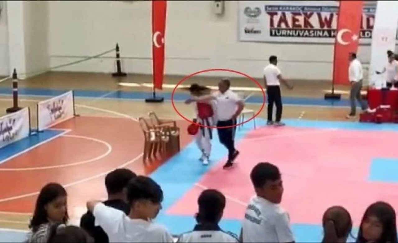 Bu nasıl antrenör? Maçı kaybetti diye sporcusu olan genç kıza tokat attı