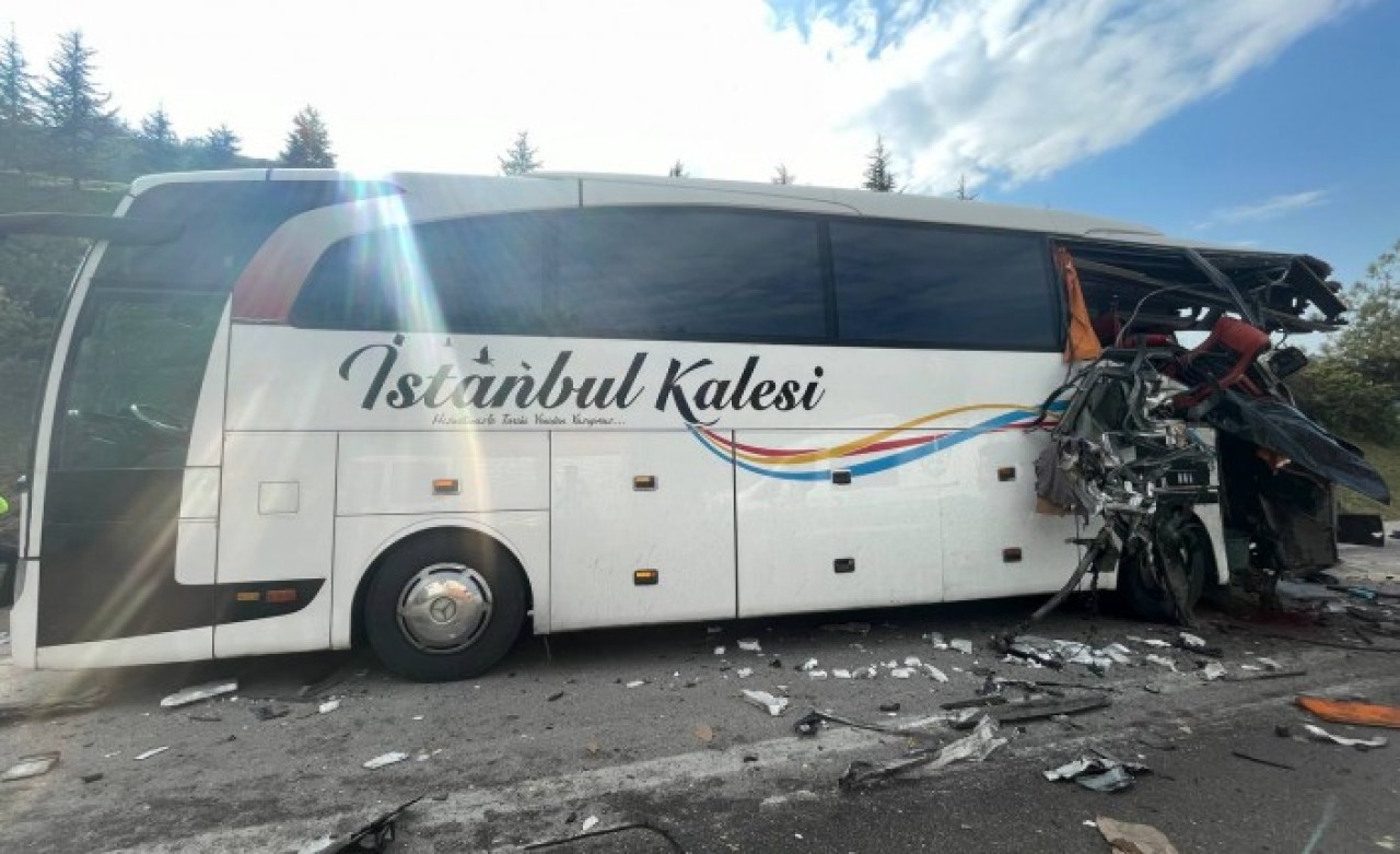 Bursa'da otobüse TIR çarptı: 1 ölü,  6 yaralı