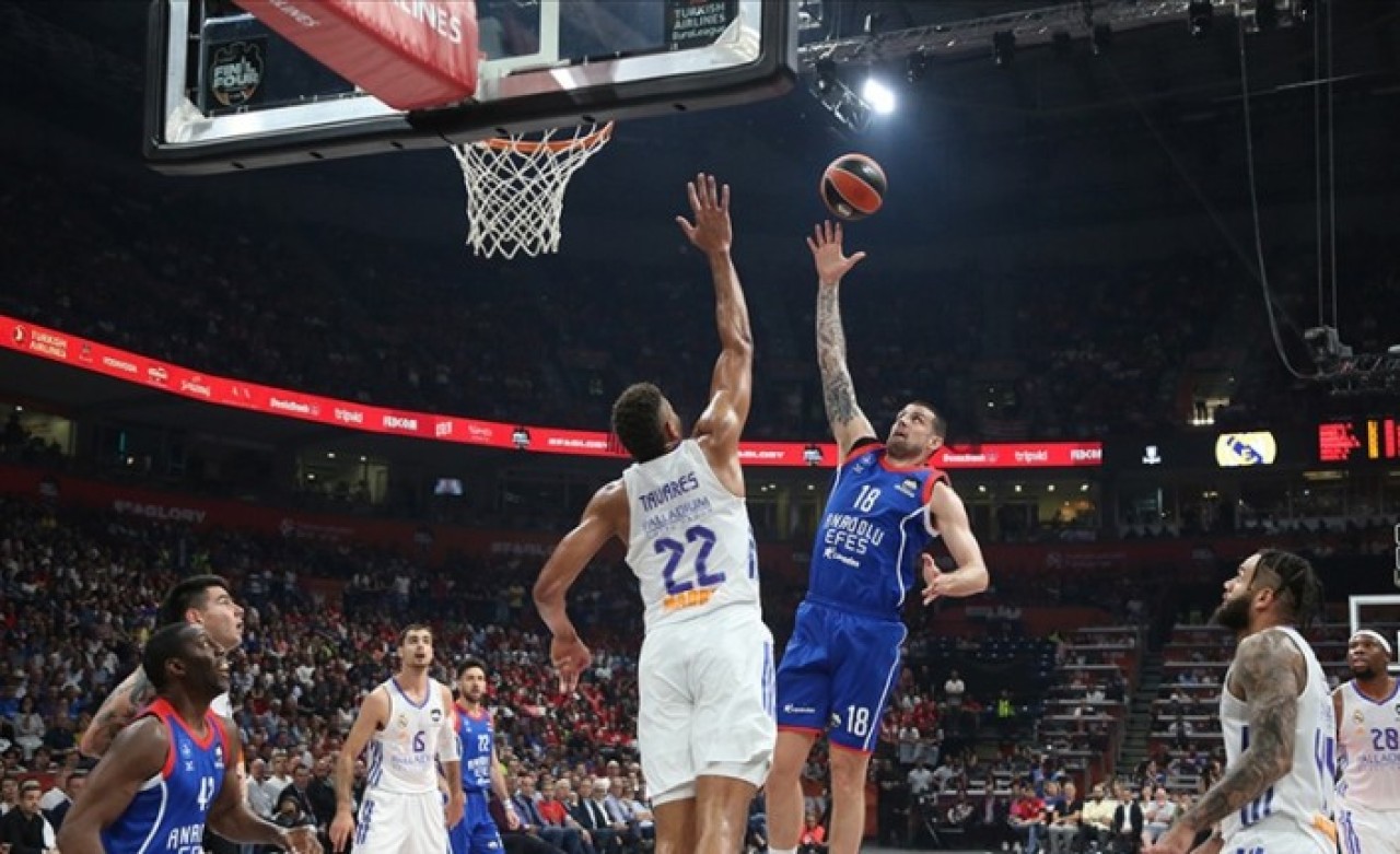 Büyük zafer: Real Madrid'i yenen Anadolu Efes,  Avrupa Şampiyonu oldu