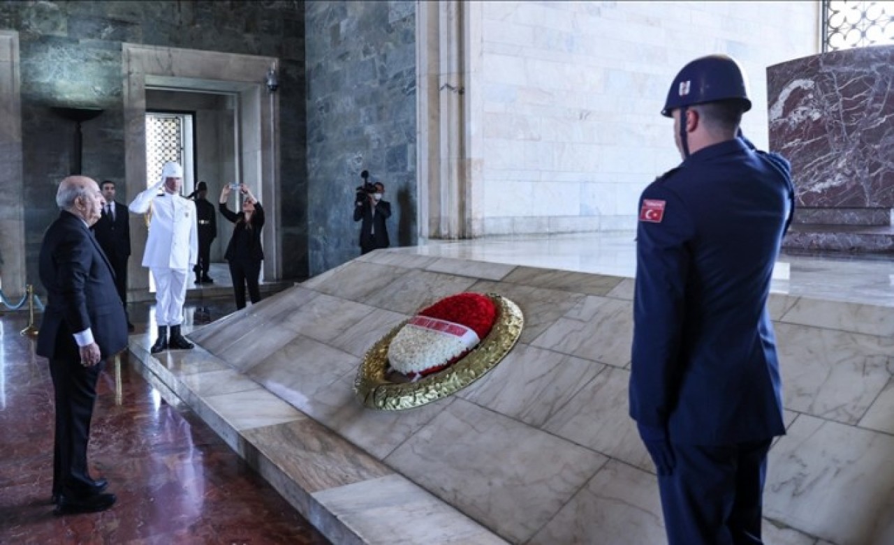 Cezayir Cumhurbaşkanı Tebbun,  Anıtkabir'i ziyaret etti