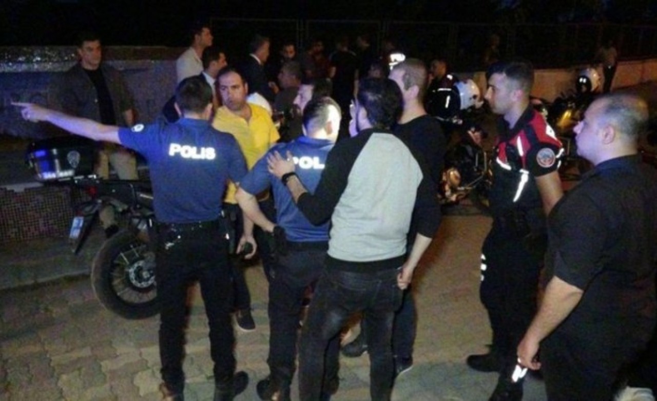 Edirne'de silahla kayınpederi Mehmet Özdemir'in evini basan Özgür Civanım ve babası Mehmet Civanım'a meydan dayağı!