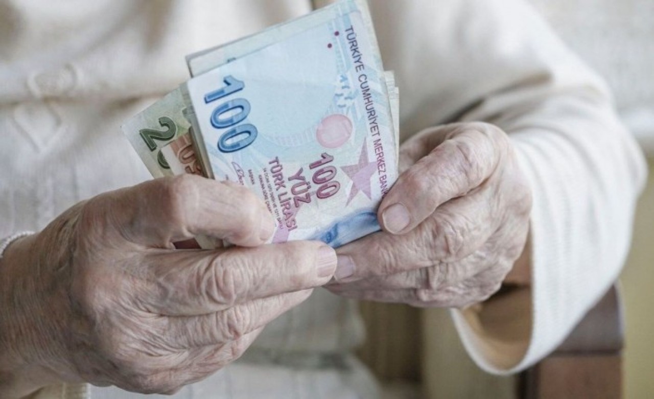 Emekli maaşları ne kadar artacak? İşte Beştepe'deki ek gösterge zirvesinde konuşulan rakam!