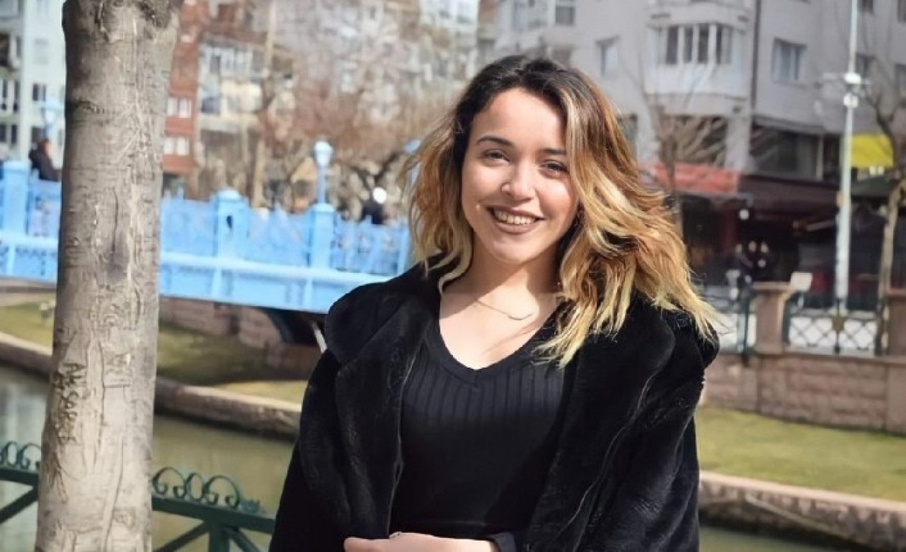 Eskişehir'de 3. kattaki evinden düştü: Zeynep Kırlı öldü