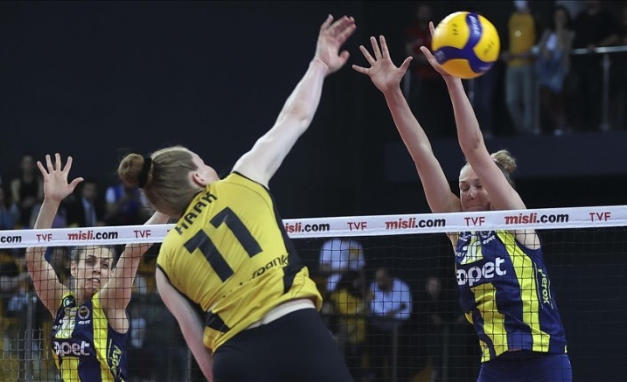 Filede Fenerbahçe'yi yenen VakıfBank şampiyon oldu