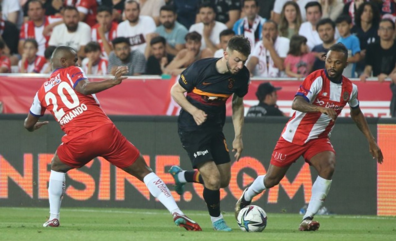 Galatasaray,  kahır sezonunu Antalya'da kapattı