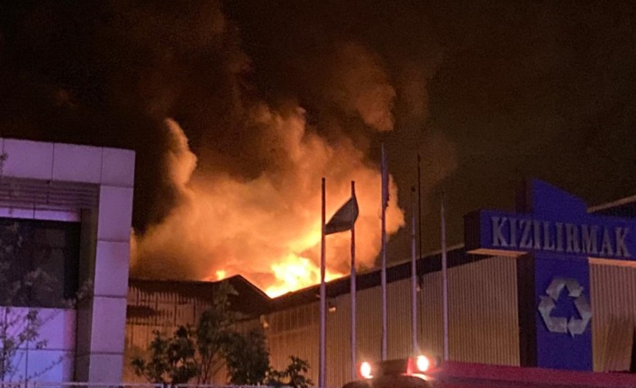 Gaziantep'te geri dönüşüm fabrikasında yangın