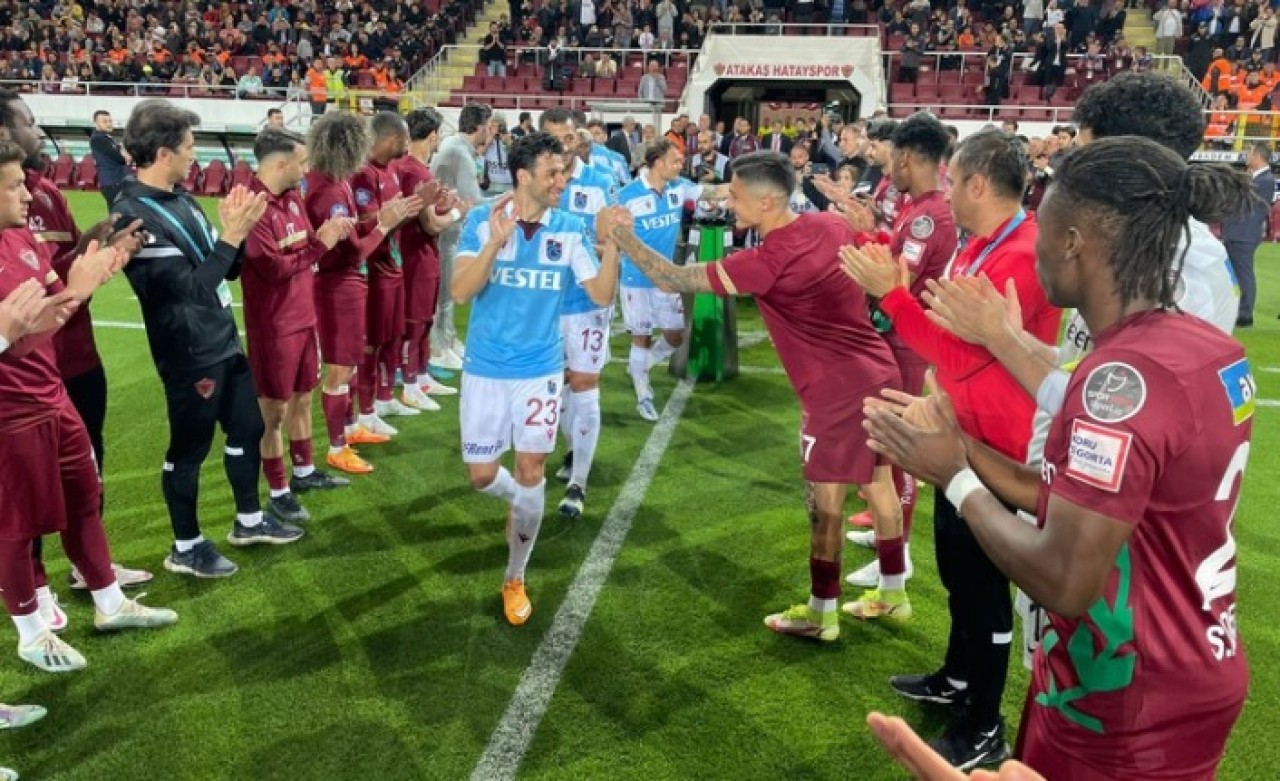 Hatayspor-Trabzonspor: Alkışlarla başladı,  2 golle tamamlandı