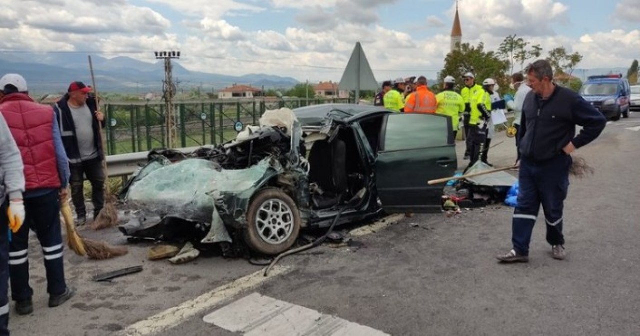 Kayseri'de katliam gibi kaza: Canan Sondaş,  Sedef Condaş ve Elif Rabia Çukurdaro öldü