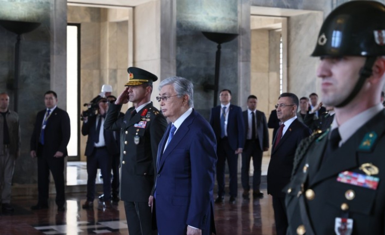 Kazakistan Cumhurbaşkanı Tokayev'den Anıtkabir'de anlamlı mesaj