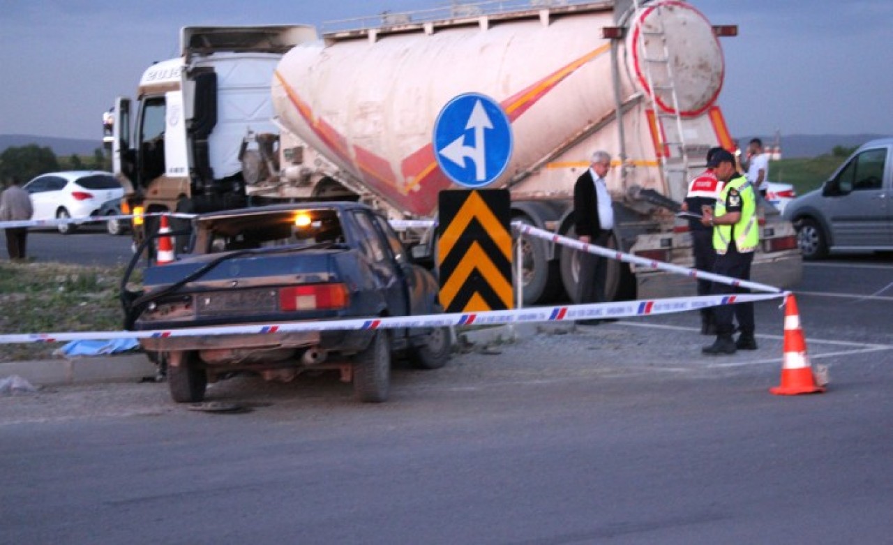 Kütahya'da kaza: Mehmet Ali Uyar öldü,  4 kişi yaralandı