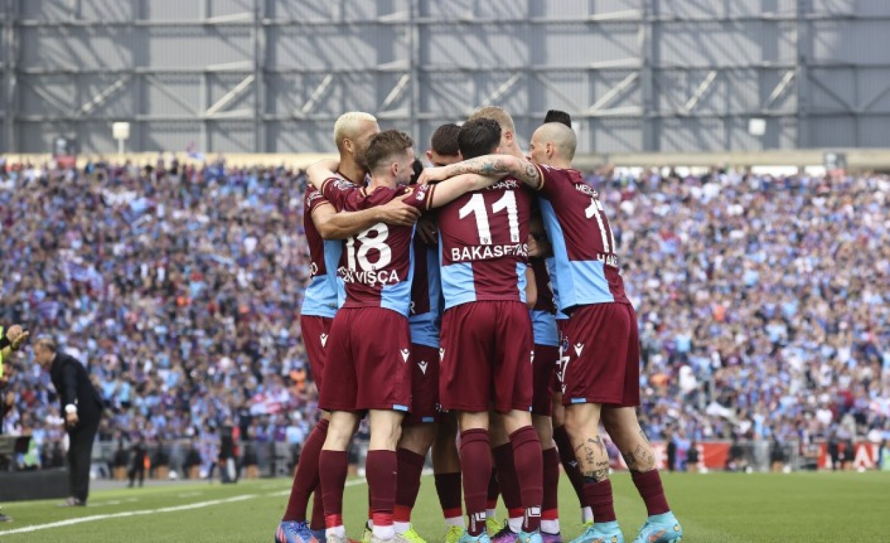 Lig bitti,  Trabzonspor bitmedi: Altay'ı yenerken,  İstanbul'u salladı