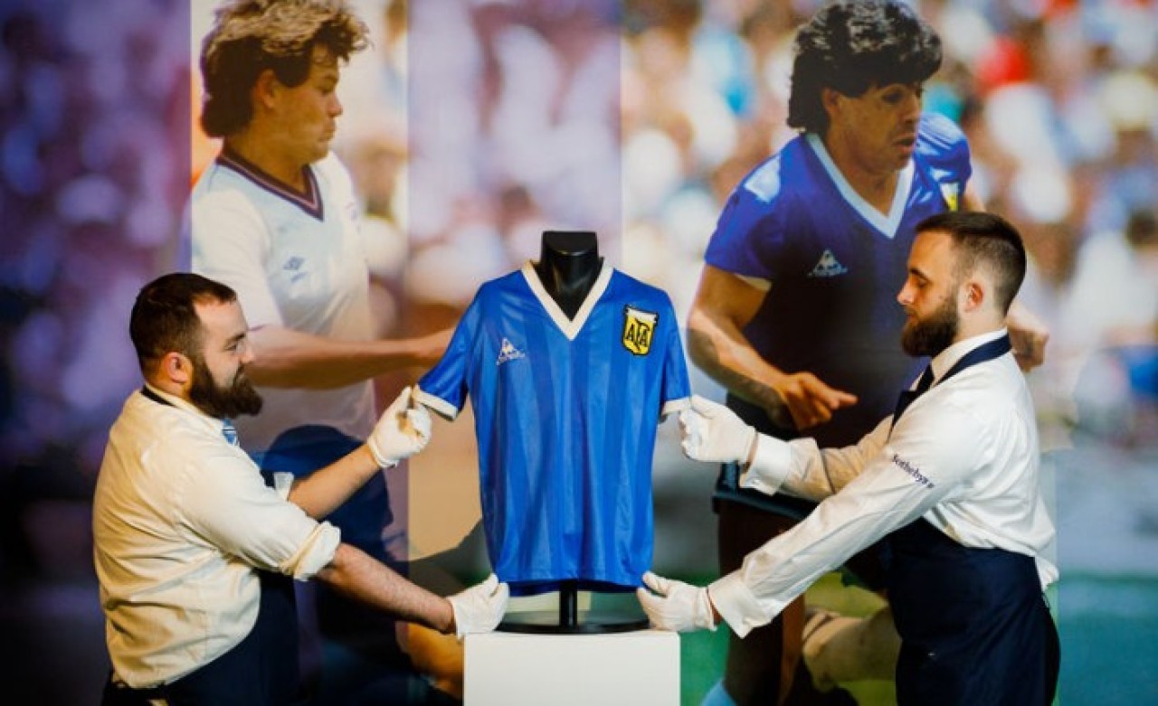 Maradona'nın 'Tanrının eli' forması 7.1 milyon sterline satıldı