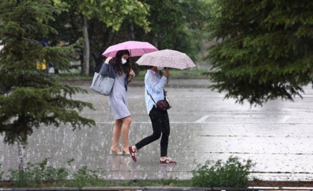 Meteoroloji açıkladı: Sıcaklar çok artacak,  bu illerde çok yağmur yağacak