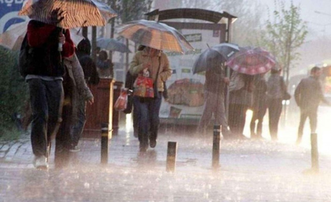 Meteoroloji illerin isimlerini vererek açıkladı: 3 gün çok yağmur yağacak,  salı gününe dikkat