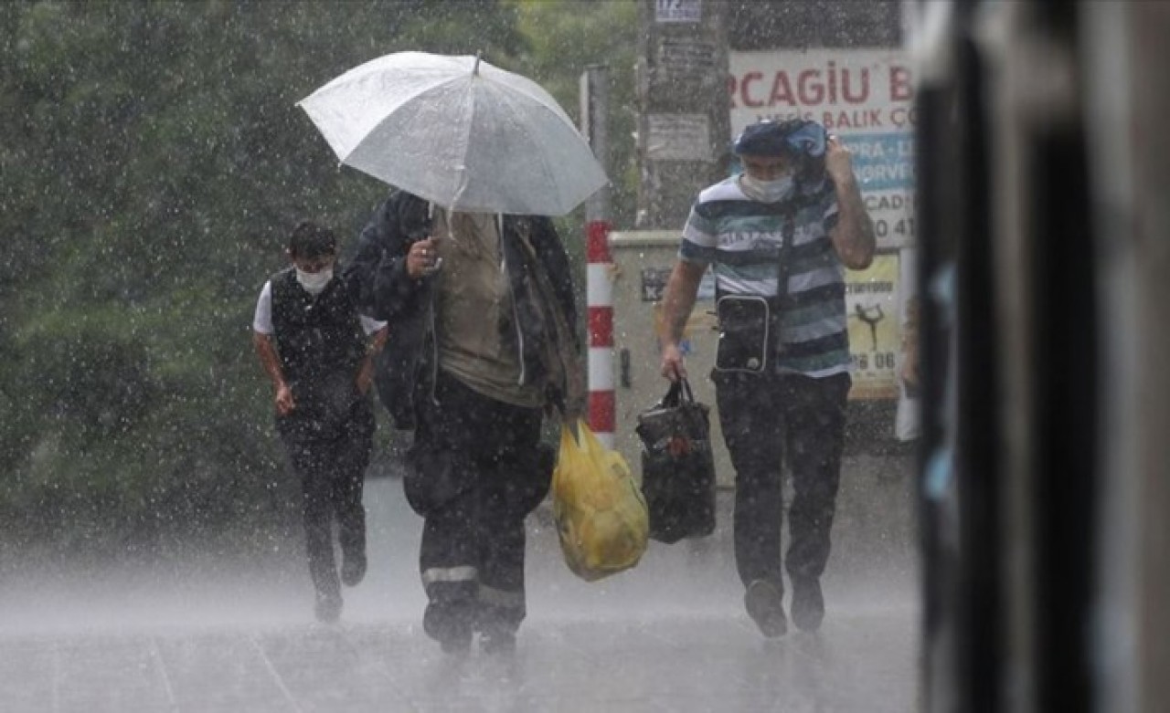 Meteorolojiden o illere bir uyarı daha: Yağmur ve dolu yağacak,  sel ve su baskınına dikkat!