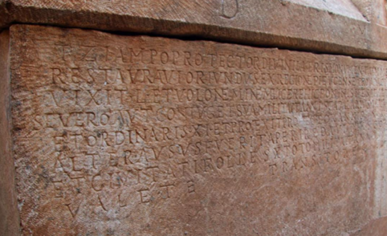 Mezardaki yazı heyecan yarattı: Çeviriyi yapan Türk bilim insanları ilginç gerçeği öğrendi