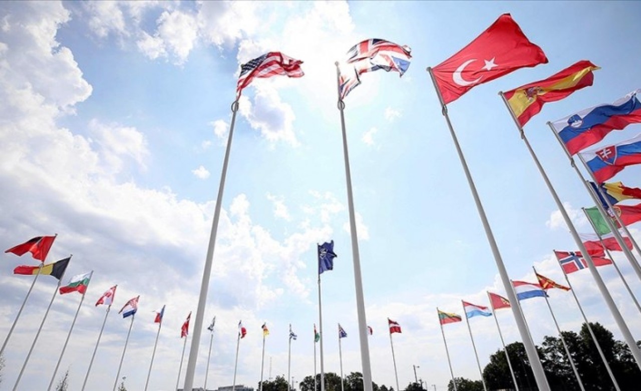 NATO "üzerinde güneş batmayan bir ittifaka" mı dönüşüyor?